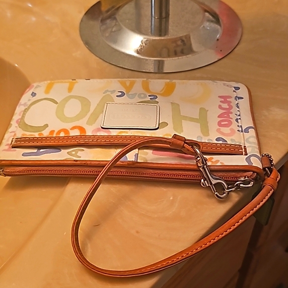 COACH SET "GRAFFITI" BAG/CLUTCH - Picture 5 of 9